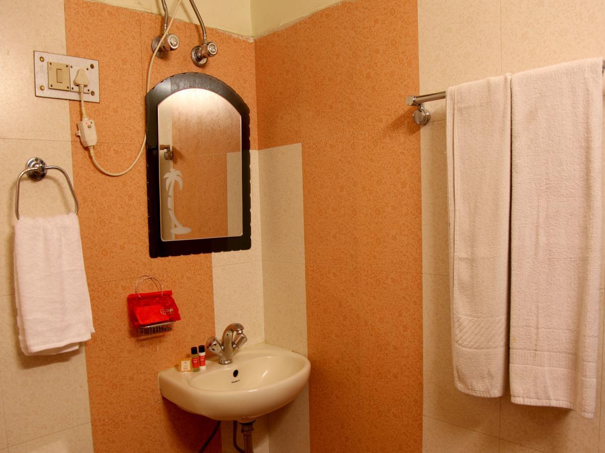 Oyo 2054 New Hotel Broadway Varanasi Eksteriør bilde