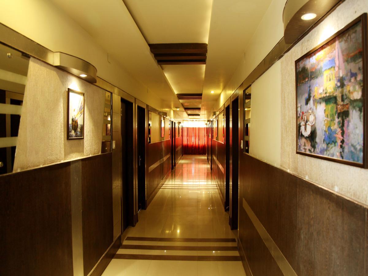 Oyo 2054 New Hotel Broadway Varanasi Eksteriør bilde