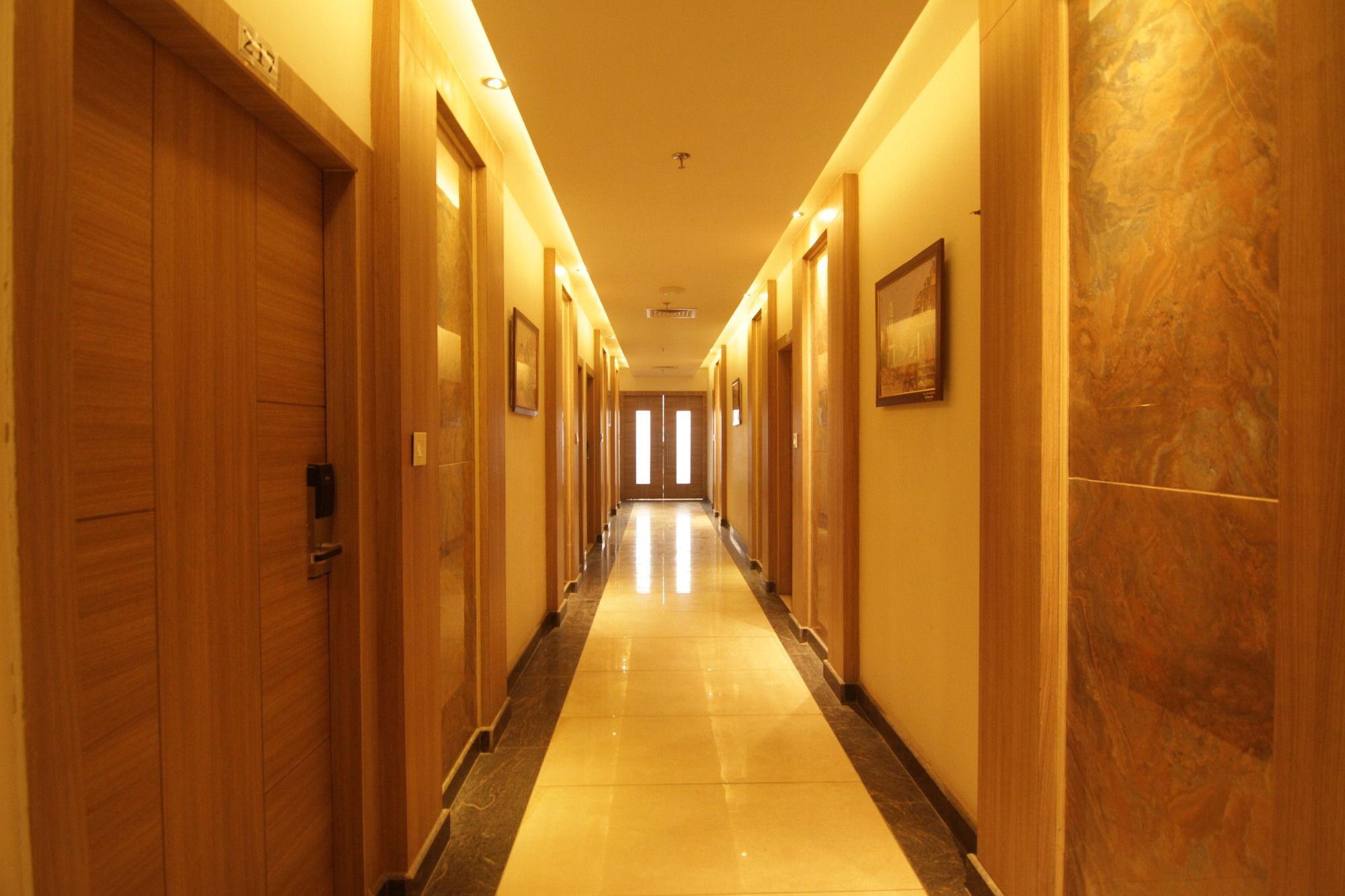 Oyo 2054 New Hotel Broadway Varanasi Eksteriør bilde